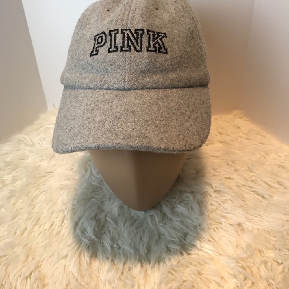VICTORIA’S SECRET WOOL HAT 20”